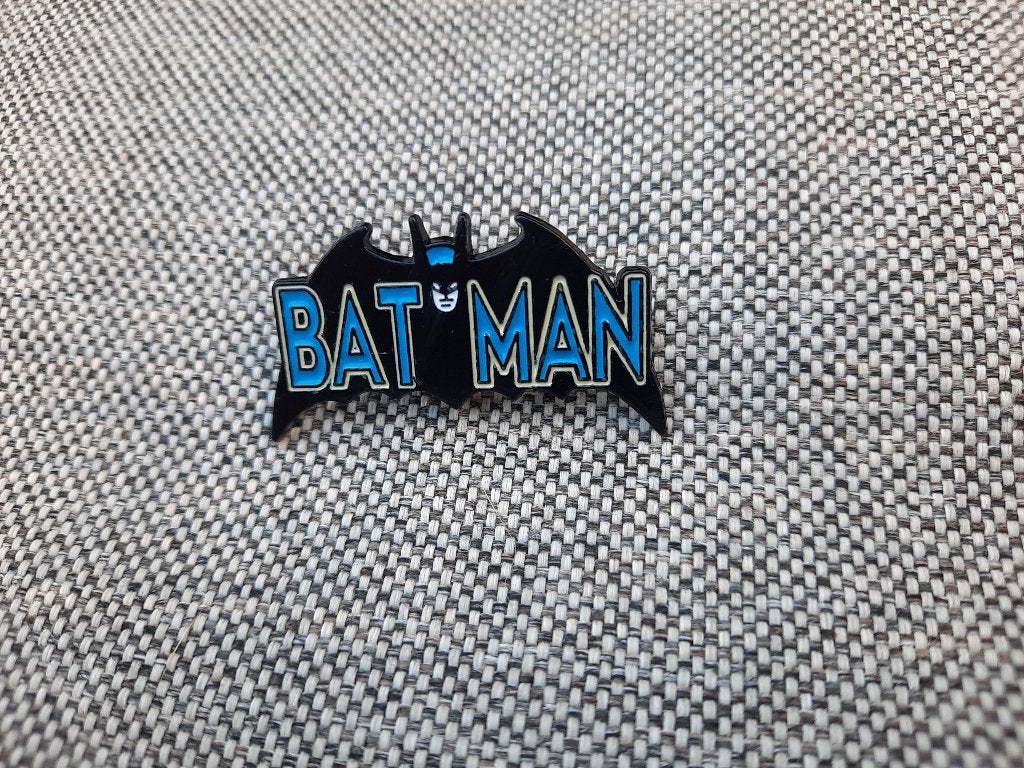 1 pin met een logo van Batman te koop, Ophalen of Verzenden, Nieuw, Overige onderwerpen, Speldje of Pin