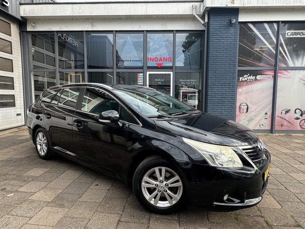 Toyota Avensis Wagon 1.8 VVTi Dynamic | Clima | Cruise | Nav, Auto's, 15 km/l, 4 cilinders, Automatische klimaatregeling, Zwart