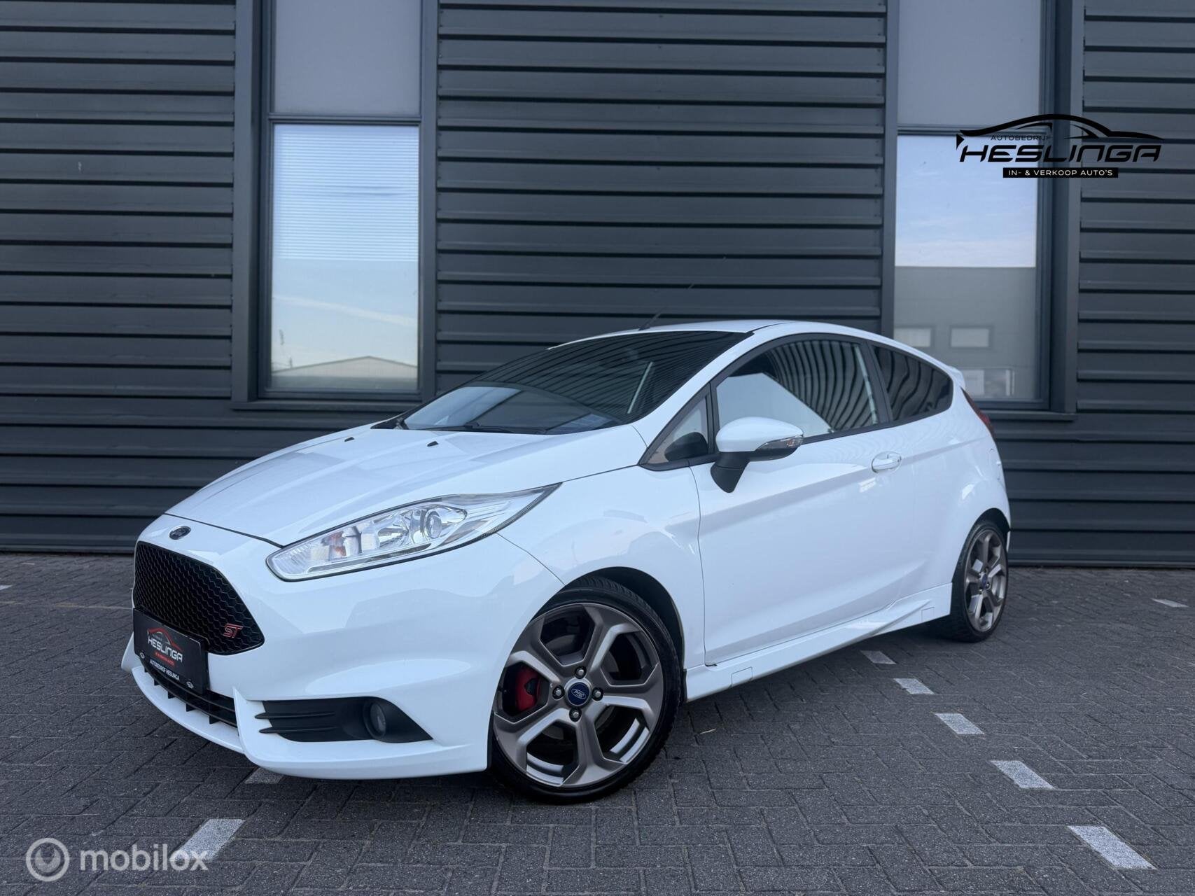 Ford Fiesta St-2 / Stoelverwarming /Recaro /182PK, Auto's, Ford, Voorwielaandrijving, Gebruikt, Zwart, Wit