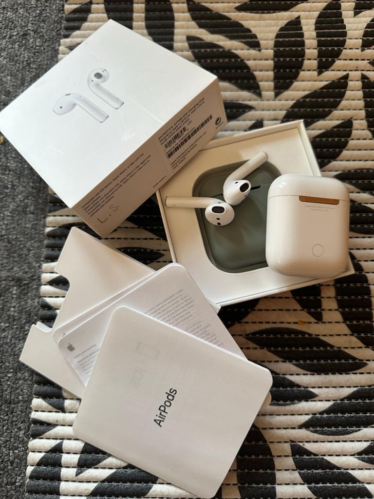 Airpods met originele doos en beschermhoes