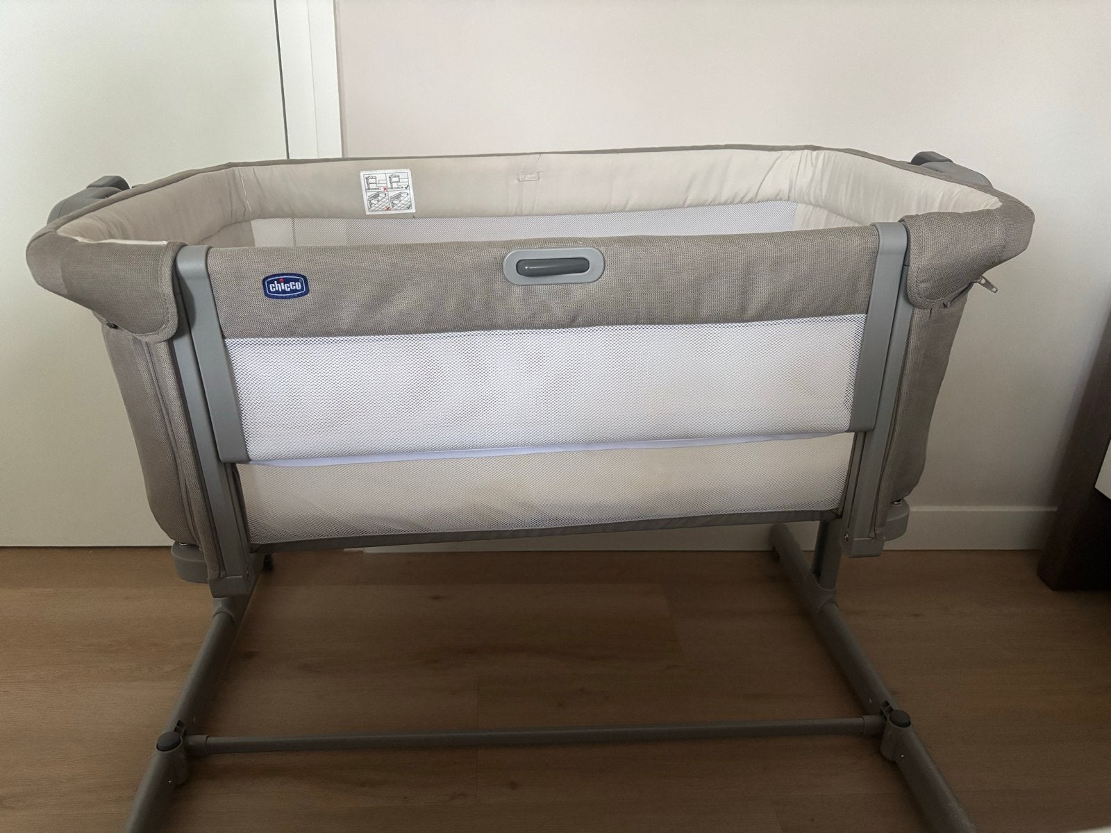 Chicco Next2Me Magic Evo Dessert Taupe, Ophalen, Zo goed als nieuw, Wieg