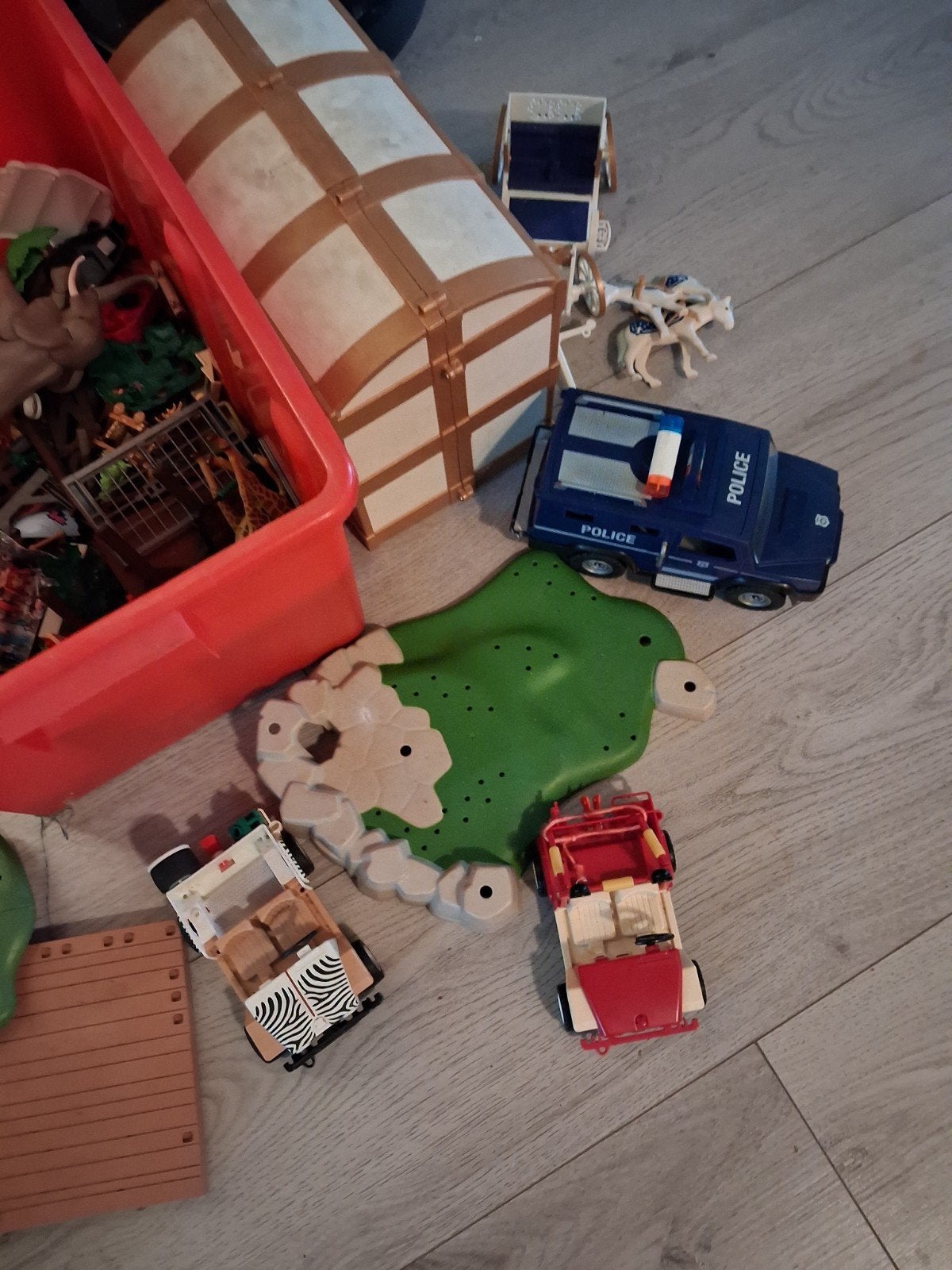 Foto 20 van Grote Playmobil collectie met poppenhuis en diverse sets