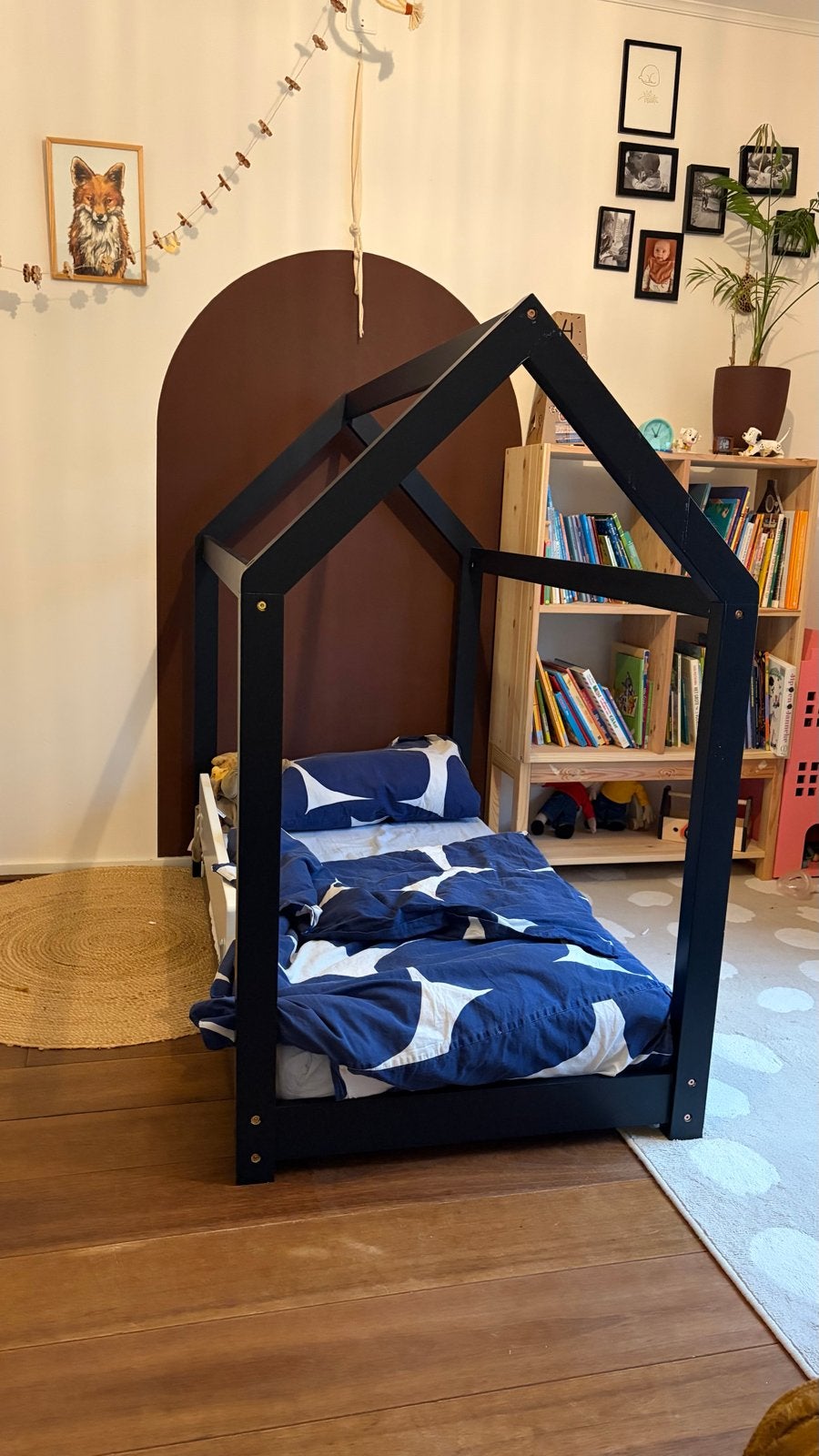 Blauw peuterbed, huisje, Ophalen, Gebruikt, 70 tot 85 cm, 140 tot 160 cm