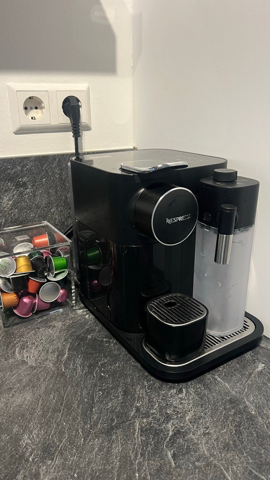 Nespresso De'Longhi Lattissima One EN500.B - Zwart, Ophalen, Espresso apparaat, Zo goed als nieuw, 1 kopje
