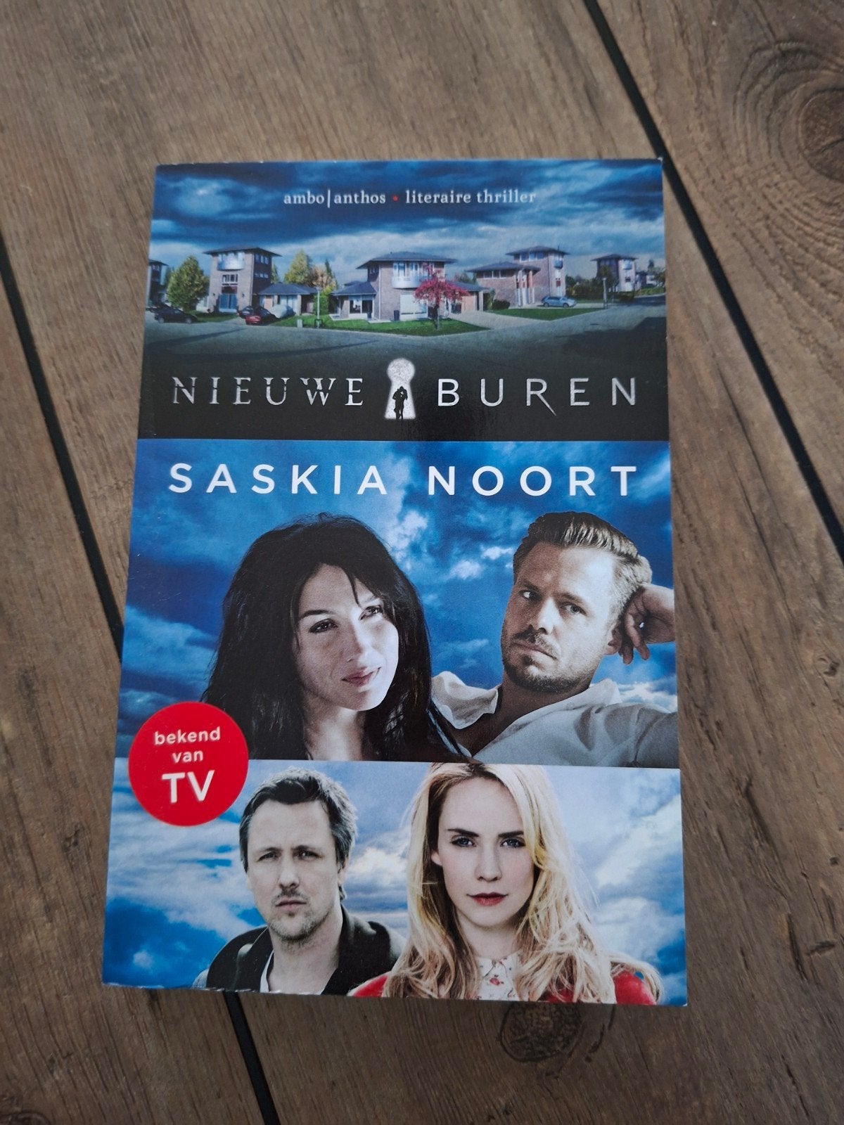 Nieuwe Buren - Saskia Noort (Literaire thriller), Ophalen of Verzenden, Gelezen, Saskia Noort