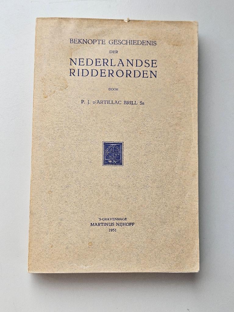 medaille boek Nederlandse Ridderorden Stichting KROON, Ophalen of Verzenden, Landmacht, Nederland, Lintje, Medaille of Wings