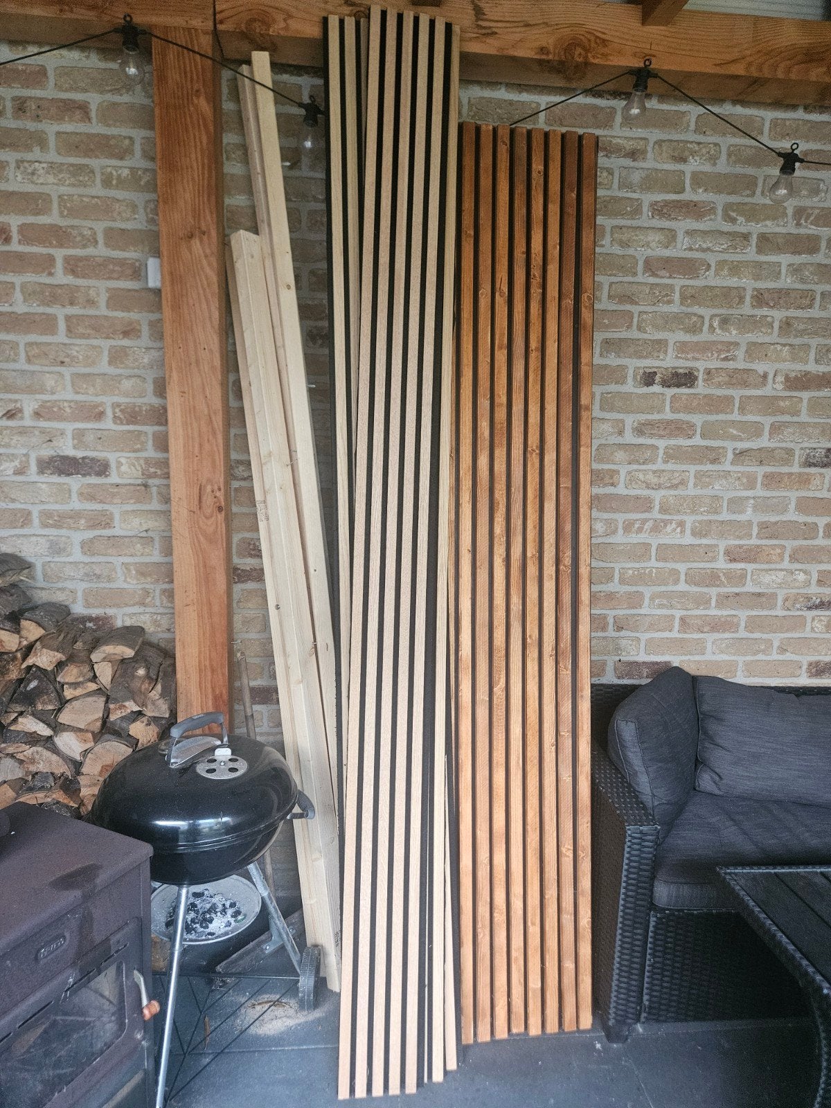 Houten planken, palen en akoestische panelen, Ophalen