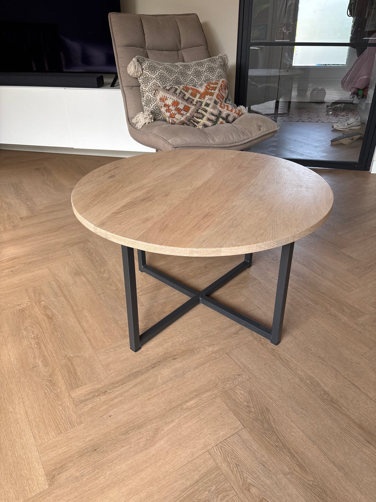 Ronde salontafel met houten blad en metalen onderstel, Ophalen, Gebruikt, Rond, 50 tot 100 cm
