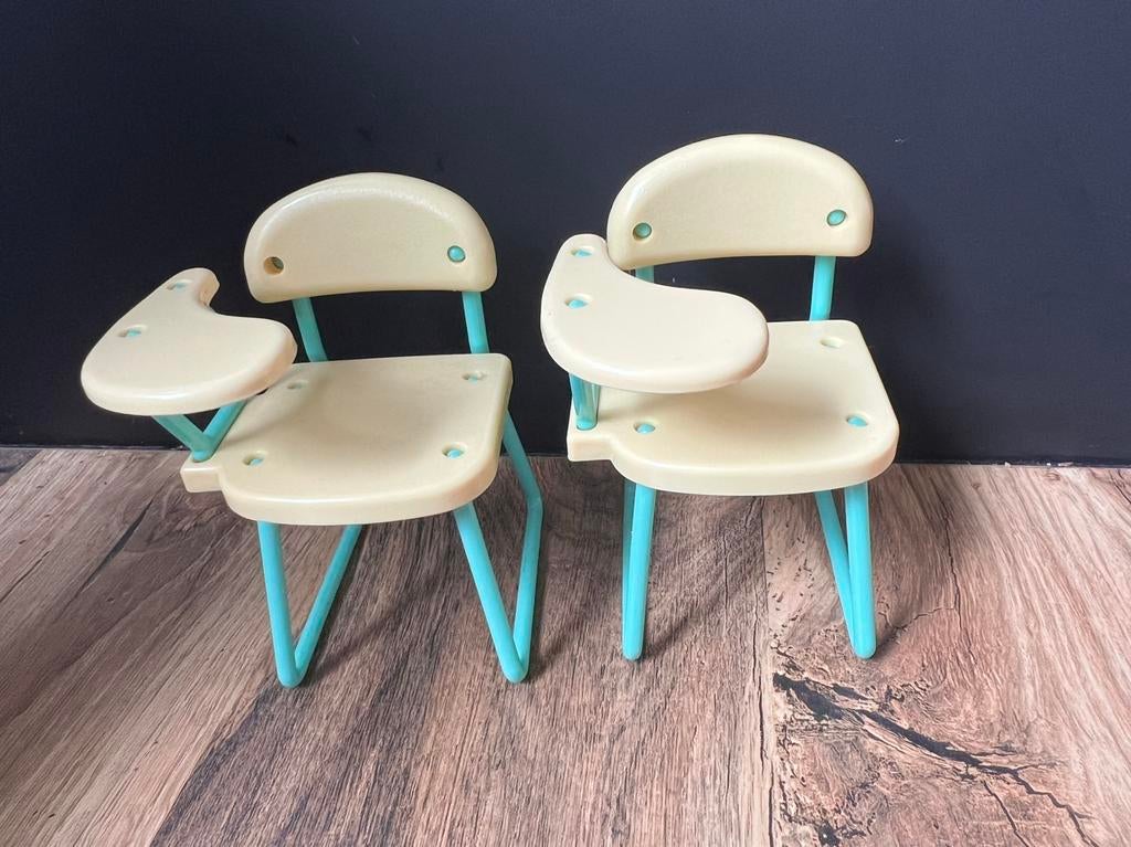 2 Mattel Barbie poppen schoolstoelen meubel speelgoed, Ophalen of Verzenden, Zo goed als nieuw