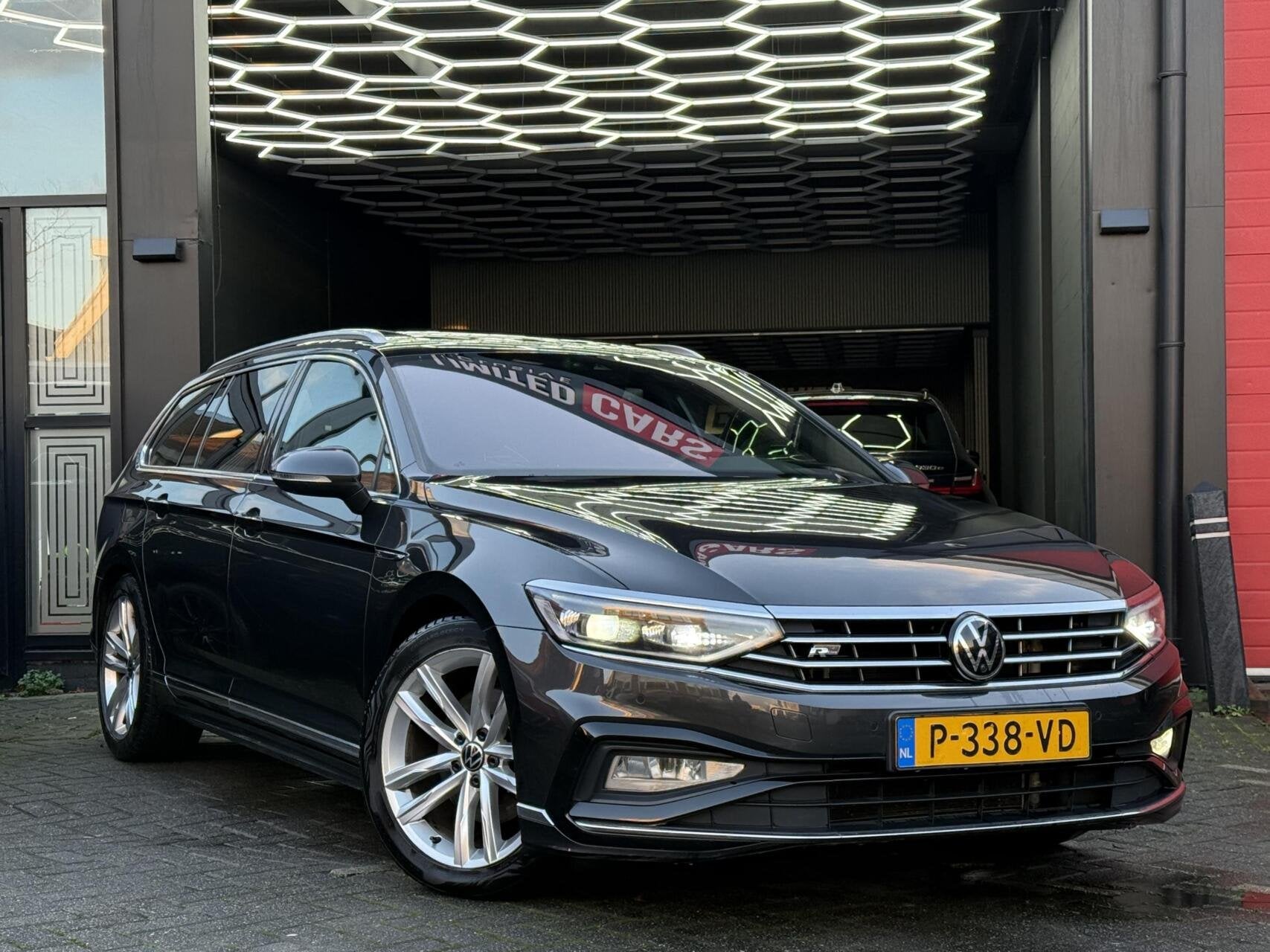 Volkswagen Passat Variant 1.5 TSI R-Line Business/ Pano/360, 4 cilinders, 150 pk, Alcantara, Origineel Nederlands