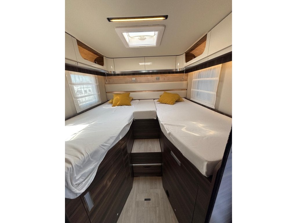 Laika Ecovip 4009 L automaat, E&P enkel bedden bomvo, Automaat, Ringverwarming, Fiat, Bedrijf