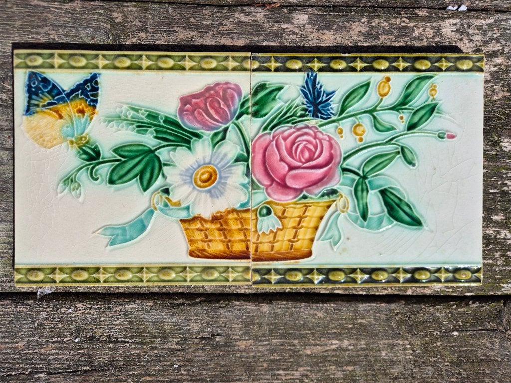 36 Art nouveau wandtegels vlinders en bloemen in relief, Antiek en Kunst, Antiek | Wandborden en Tegels, Ophalen