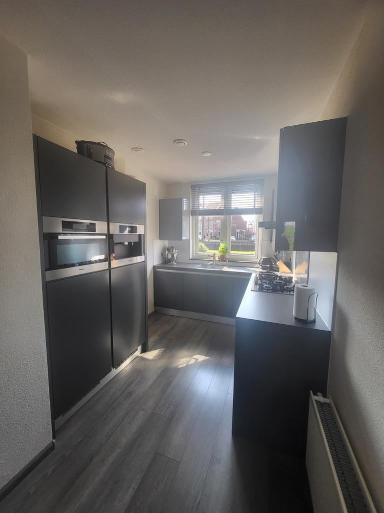 Nette gelakte Keller keuken met oa Miele apparatuur, Huis en Inrichting, Keuken | Complete keukens, Ophalen, Gebruikt, U-keuken