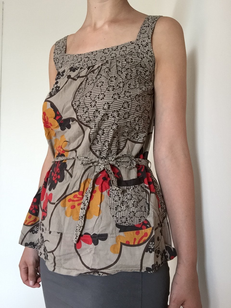 Mouwloze bloemen blouse maat XS-S, Kleding | Dames, Ophalen of Verzenden, Zo goed als nieuw, Maat 34 (XS) of kleiner