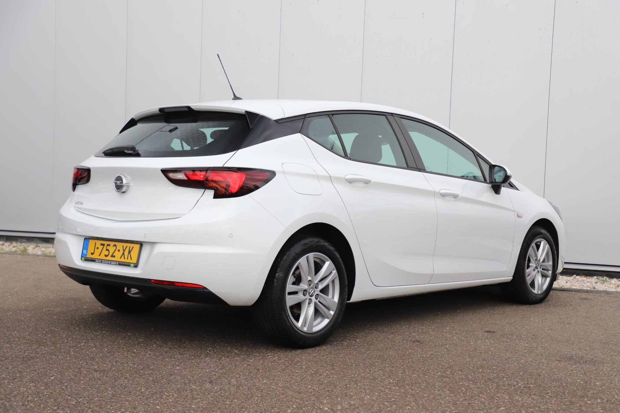 Opel Astra 1.2 Edition 110PK Navigatie Carplay Android LMV A, Auto's, Voorwielaandrijving, Stof, Gebruikt, 1199 cc