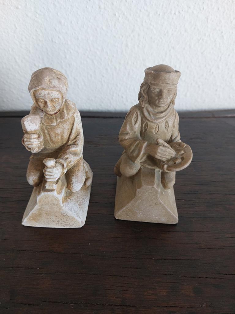 Set van 2 zandstenen beelden: kunstenaar en ambachtsman, Groep mensen, Minder dan 20 cm, Ophalen of Verzenden, Handgemaakt