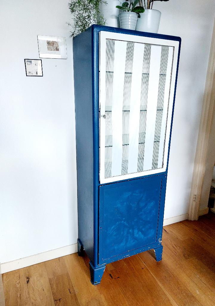 Apothekerskast dokterskast, vitrine stalen kast Antiek, Ophalen