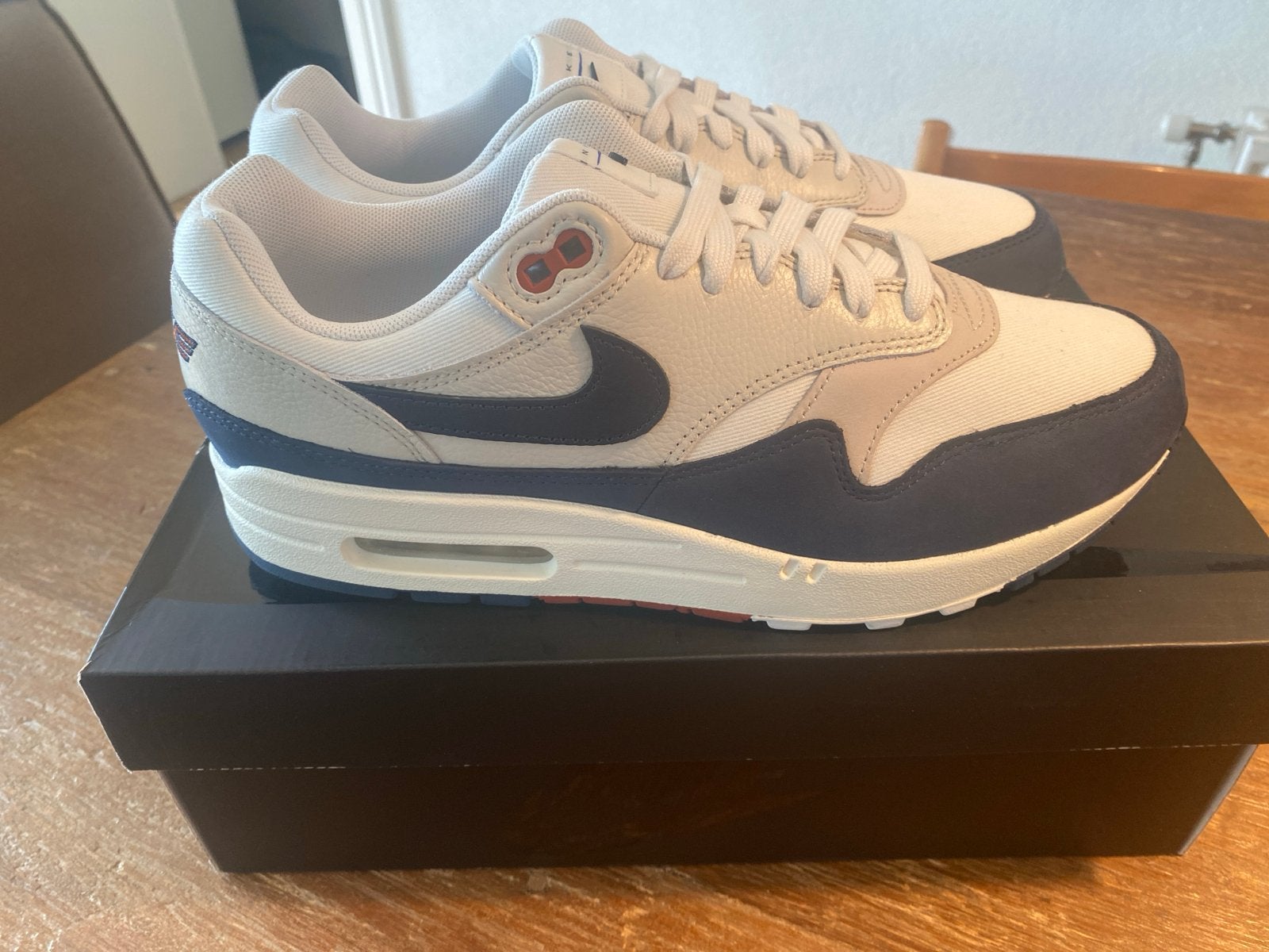 Nike Air Max 1 LX Obsidian Rugged Orange - Maat 43, Ophalen of Verzenden, Nieuw, Blauw, Sneakers of Gympen