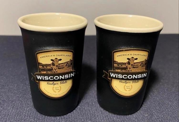 2 Wisconsin shotjes. Hoogte 7 cm., Ophalen of Verzenden, Zo goed als nieuw, Borrel- of Shotglas