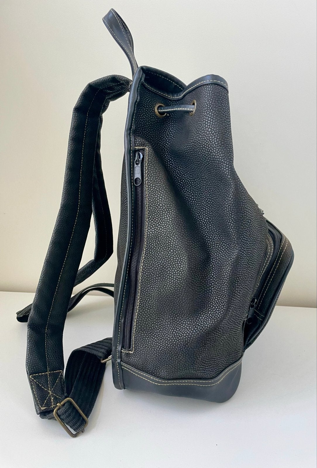 Bagsac Antraciet Kunstleer Rugzak - Stijlvol & Praktisch, 25 tot 40 cm, Ophalen of Verzenden, Zo goed als nieuw, Waterdicht