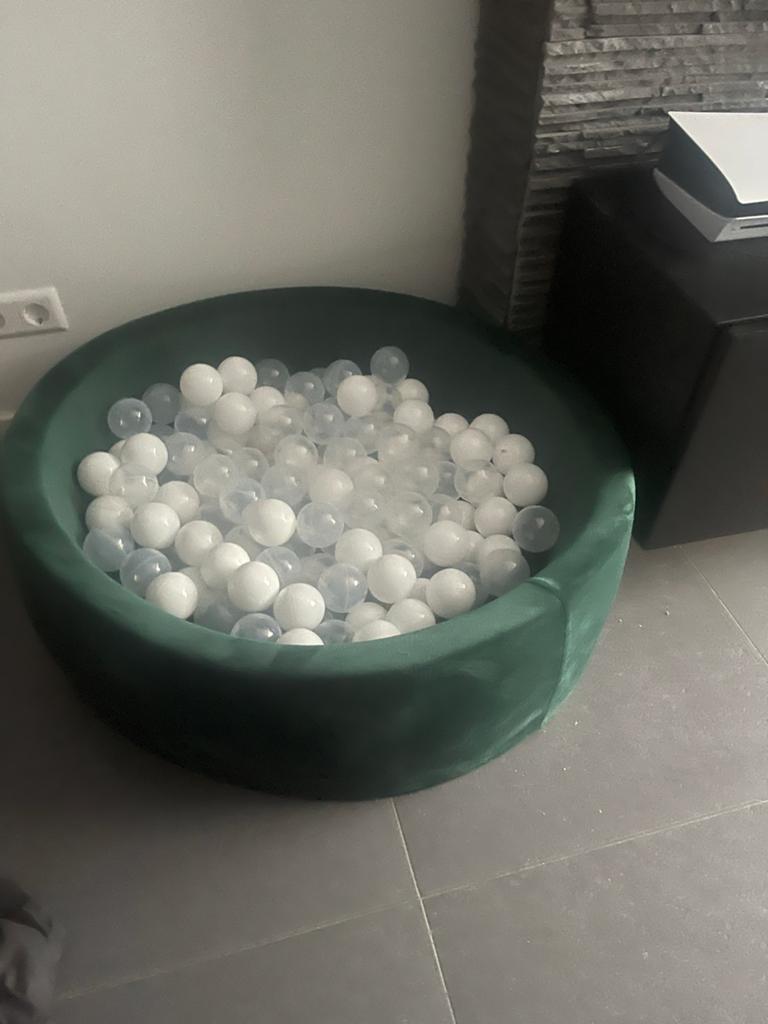 Donkergroene ballenbak velvet witte en transparante ballen, Ophalen of Verzenden, Nieuw, Overige typen