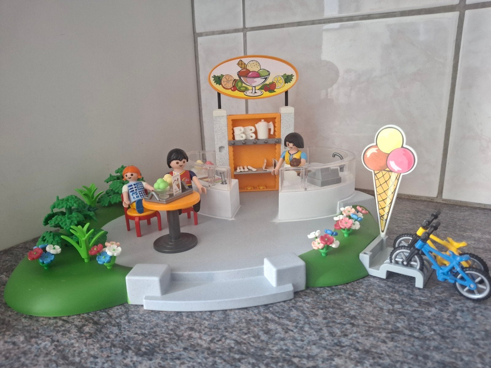 Playmobil IJssalon met figuren en accessoires, Ophalen of Verzenden, Zo goed als nieuw, Jongen of Meisje