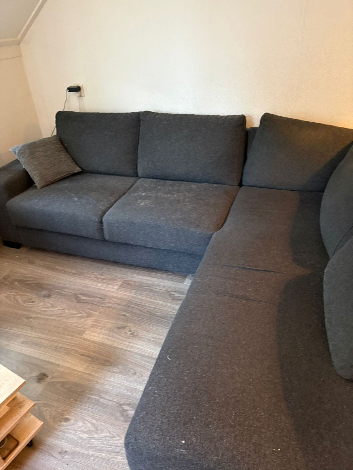 Comfortabele donkergrijze hoekbank, Huis en Inrichting, Banken | Bankstellen, Gebruikt, Hoekbank, Vierpersoons of meer, 250 tot 300 cm