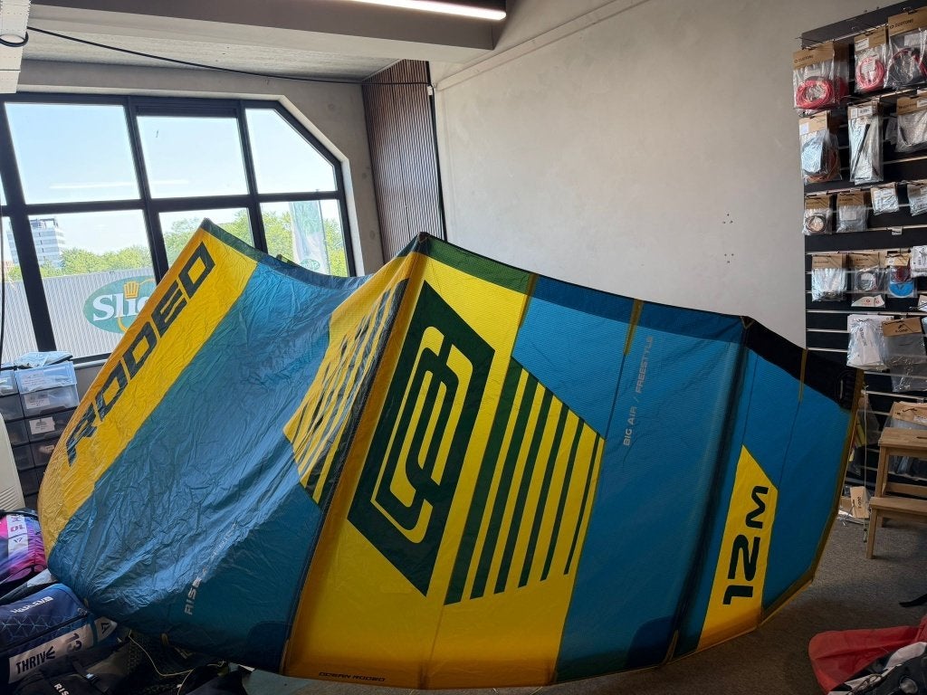 Ocean Rodeo Rise Aluula 12m² – 11,2u gevaren, schadevrij, Watersport en Boten, Kitesurfen, Geen board, Ophalen of Verzenden, Zo goed als nieuw