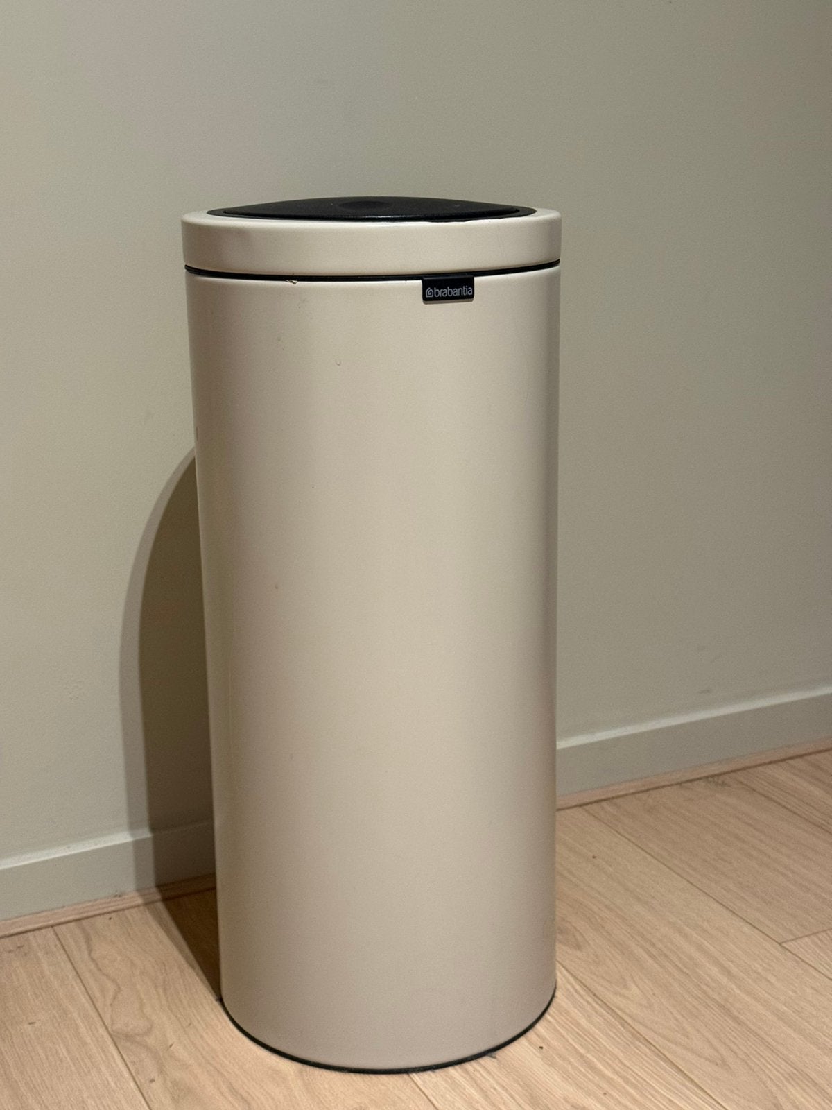 Brabantia prullenbak, 30 liter, soft beige, Ophalen, 50 – 75, Zo goed als nieuw, Rvs