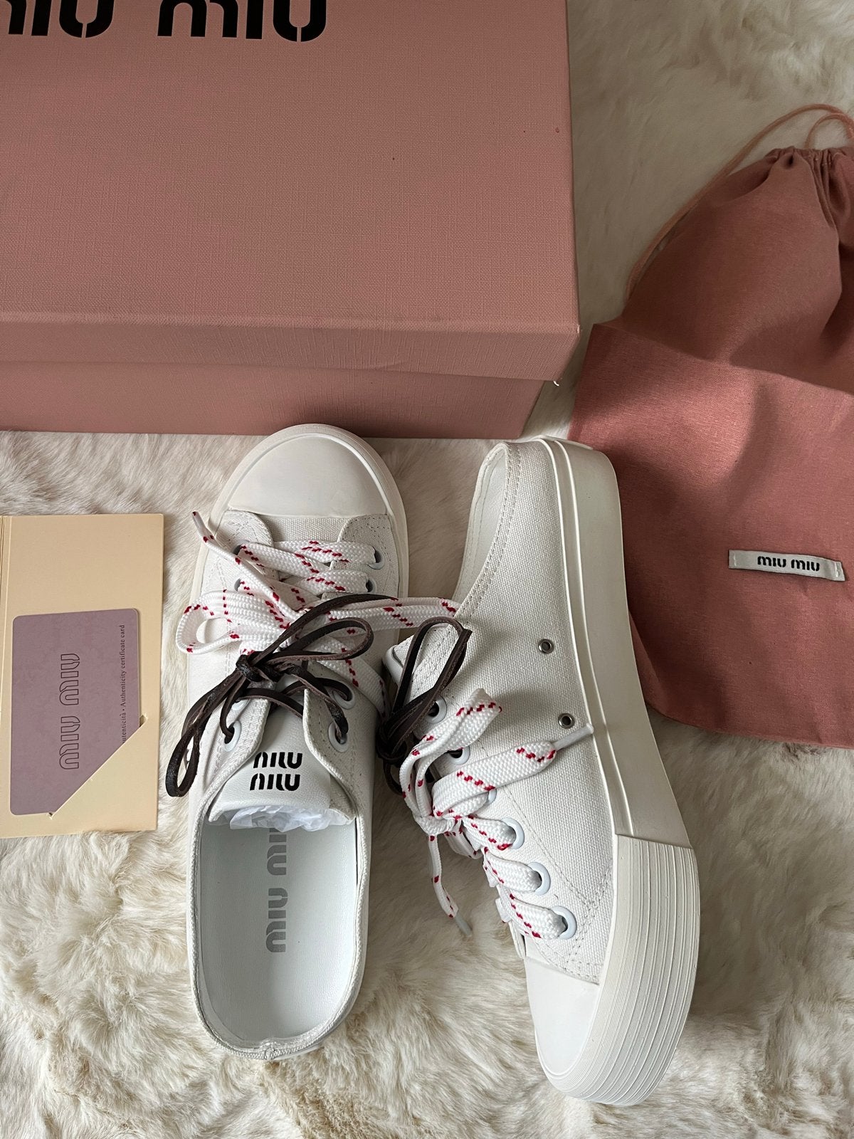 Miu Miu Canvas Muiltjes - Maat 38, Ophalen of Verzenden, Zo goed als nieuw, Wit, Sandalen of Muiltjes