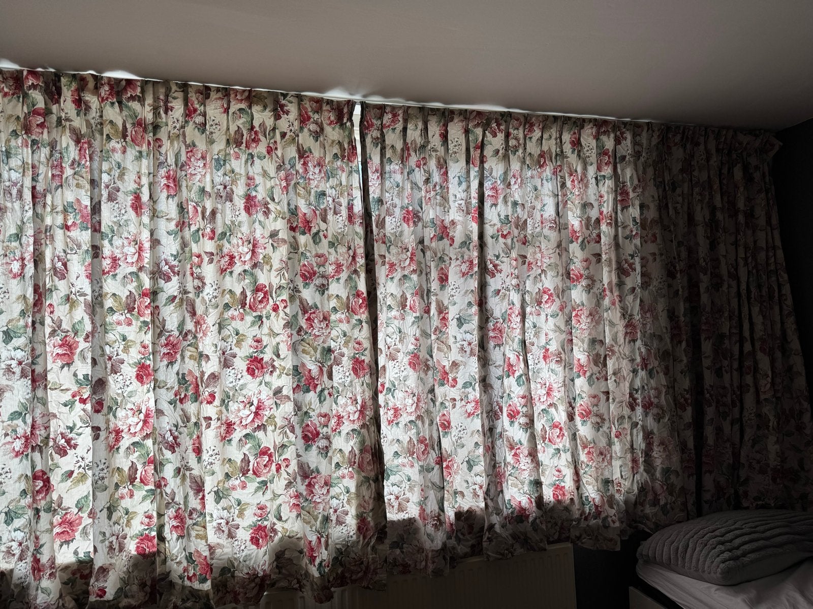 Bloemen gordijnen - set van 2, Gebruikt, Wit, Ophalen of Verzenden, Lichtdoorlatend