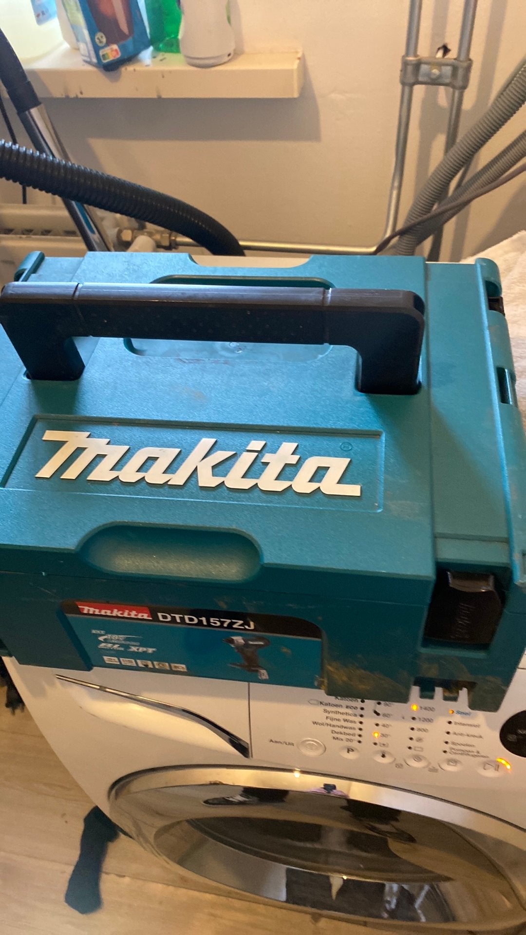Makita schroefmachine en zaklamp 2 accu’s, Ophalen of Verzenden, Zo goed als nieuw