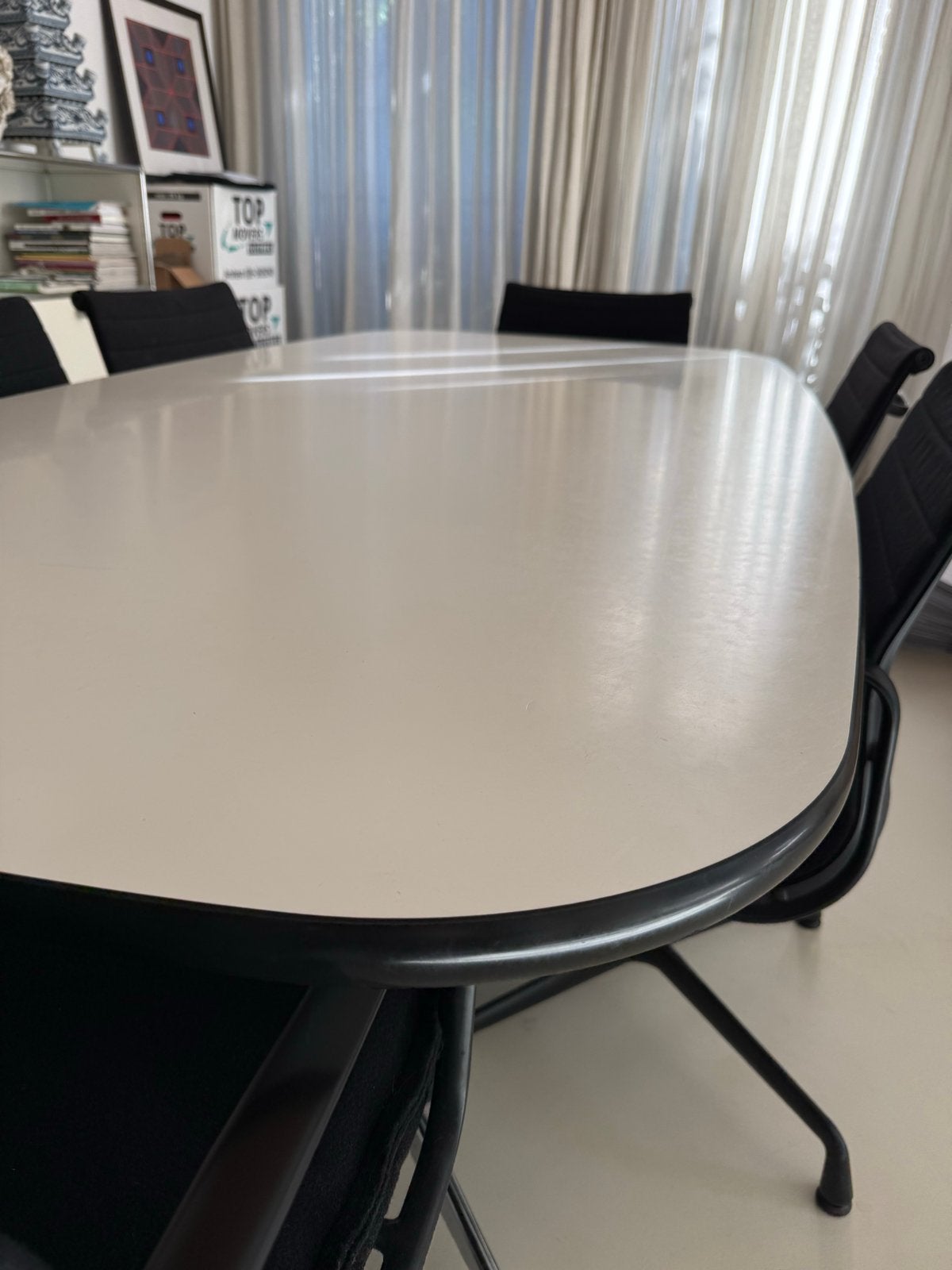 Eames segmented table met 6 Eames EA 103 eetkamerstoelen, Huis en Inrichting, Ophalen, Gebruikt, Zwart, Vintage