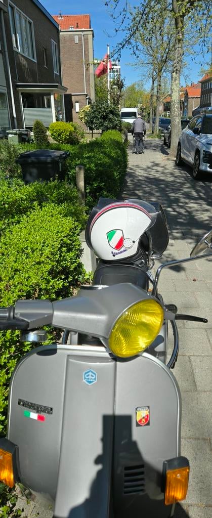 Vespa Scooter met Helm - Zo Goed als Nieuw, Ophalen of Verzenden, Zo goed als nieuw, Overige typen, Vespa