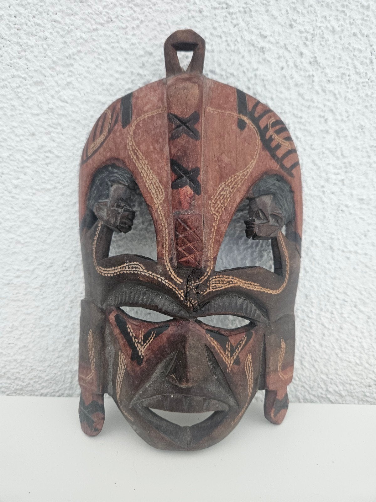 Masker uit Kenya, Ophalen