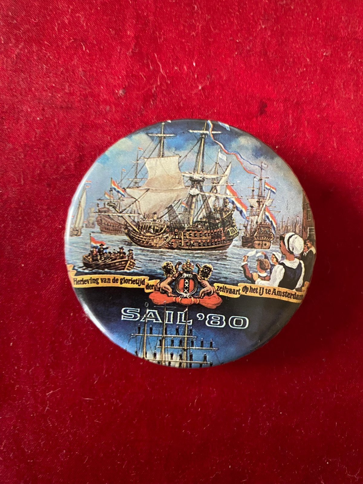 BUTTON SAIL ‘80 ( MARITIEM EVENEMENT AMSTERDAM)., Ophalen of Verzenden, Zo goed als nieuw, Stad of Land, Button