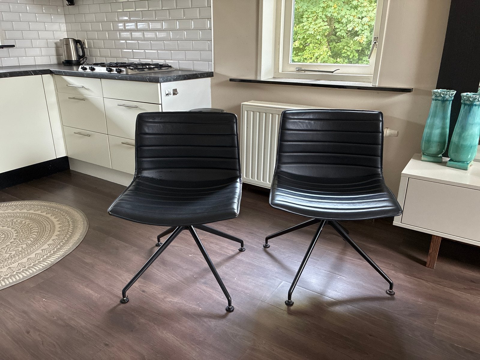 2x Arper Catifa 56 stoelen - Zwart leer, Ophalen, Gebruikt, Twee, Zwart