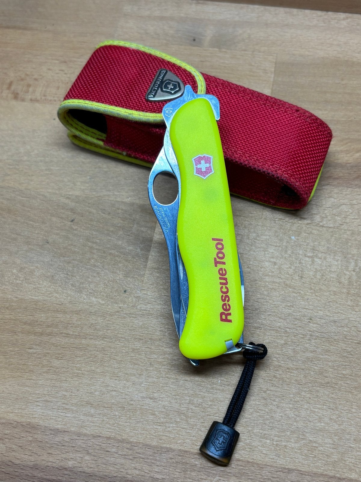 Victorinox Rescue Tool met hoes - Multitool, Ophalen of Verzenden, Zo goed als nieuw, V, V