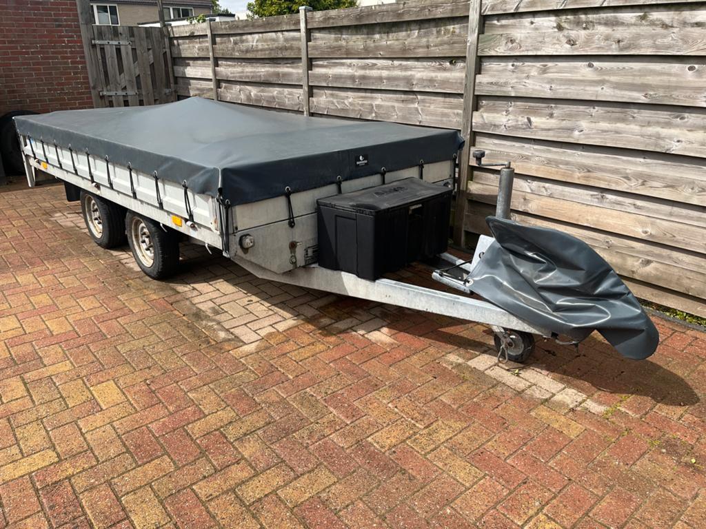 Saris plateau aanhangwagen. Rijplaten. Disselbox. Nw bodem, Ophalen, Zo goed als nieuw