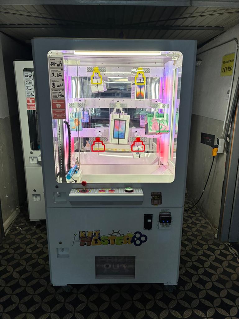 Keymaster Gokkast Grijpmachine Grijpkast Kermis, Euro, Ophalen, Zo goed als nieuw, Met sleutels