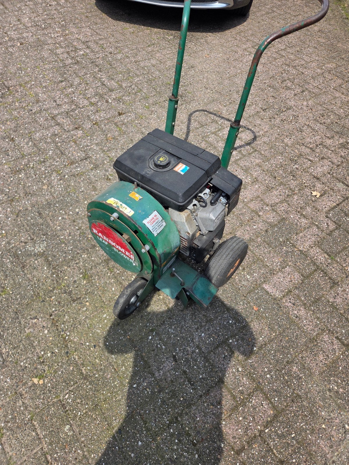 Ransomes bladblazer, Ophalen, Benzine