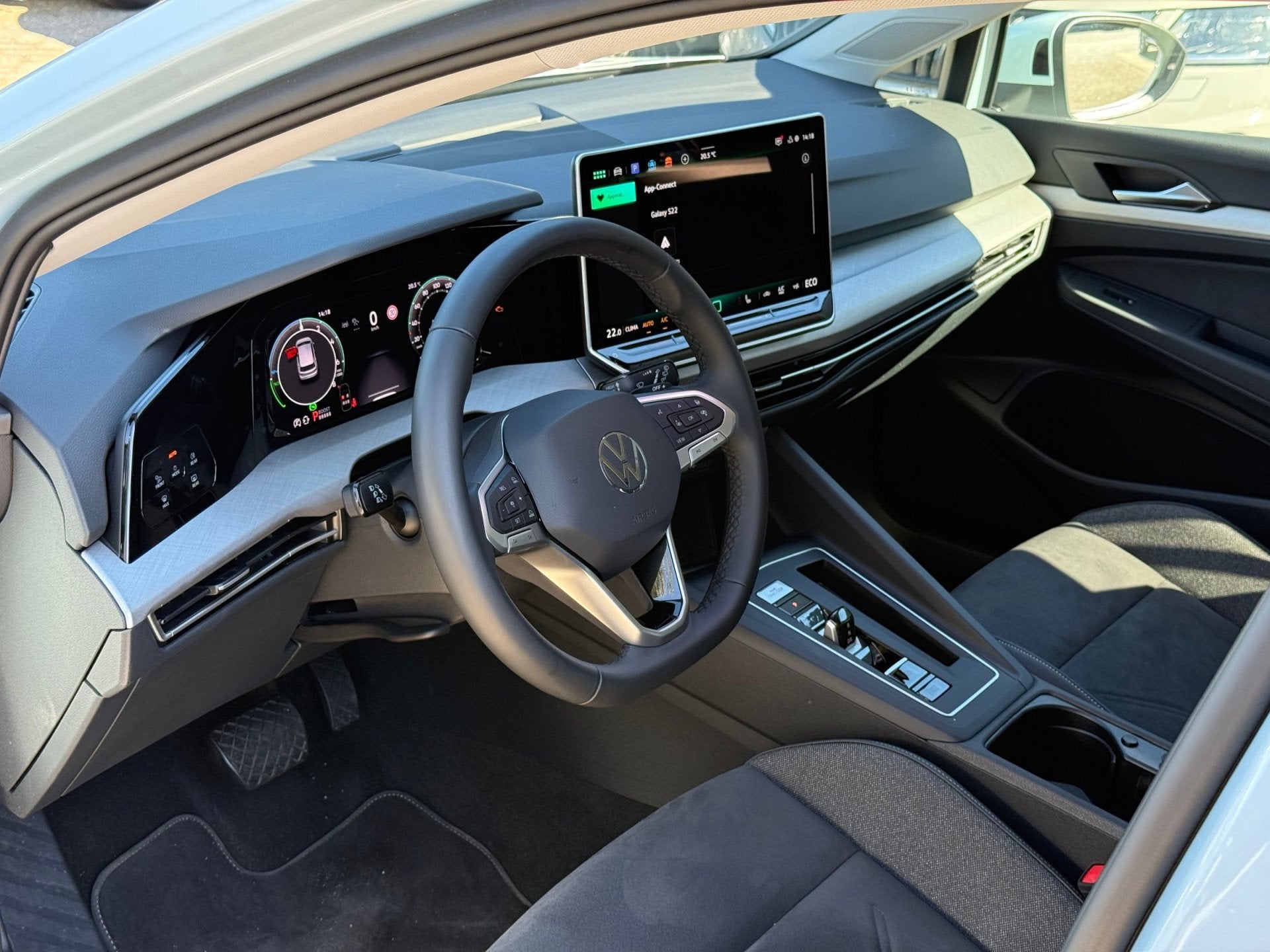 Volkswagen Golf 1.5 eHybrid Life Edition | keyless | camera, Auto's, 4 cilinders, Blauw, Alcantara, Bedrijf