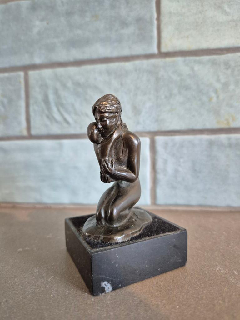 Beeldje Corry Ammerlaan Moeder en Kind Brons, Minder dan 20 cm, Ophalen of Verzenden, Brons, Op sokkel