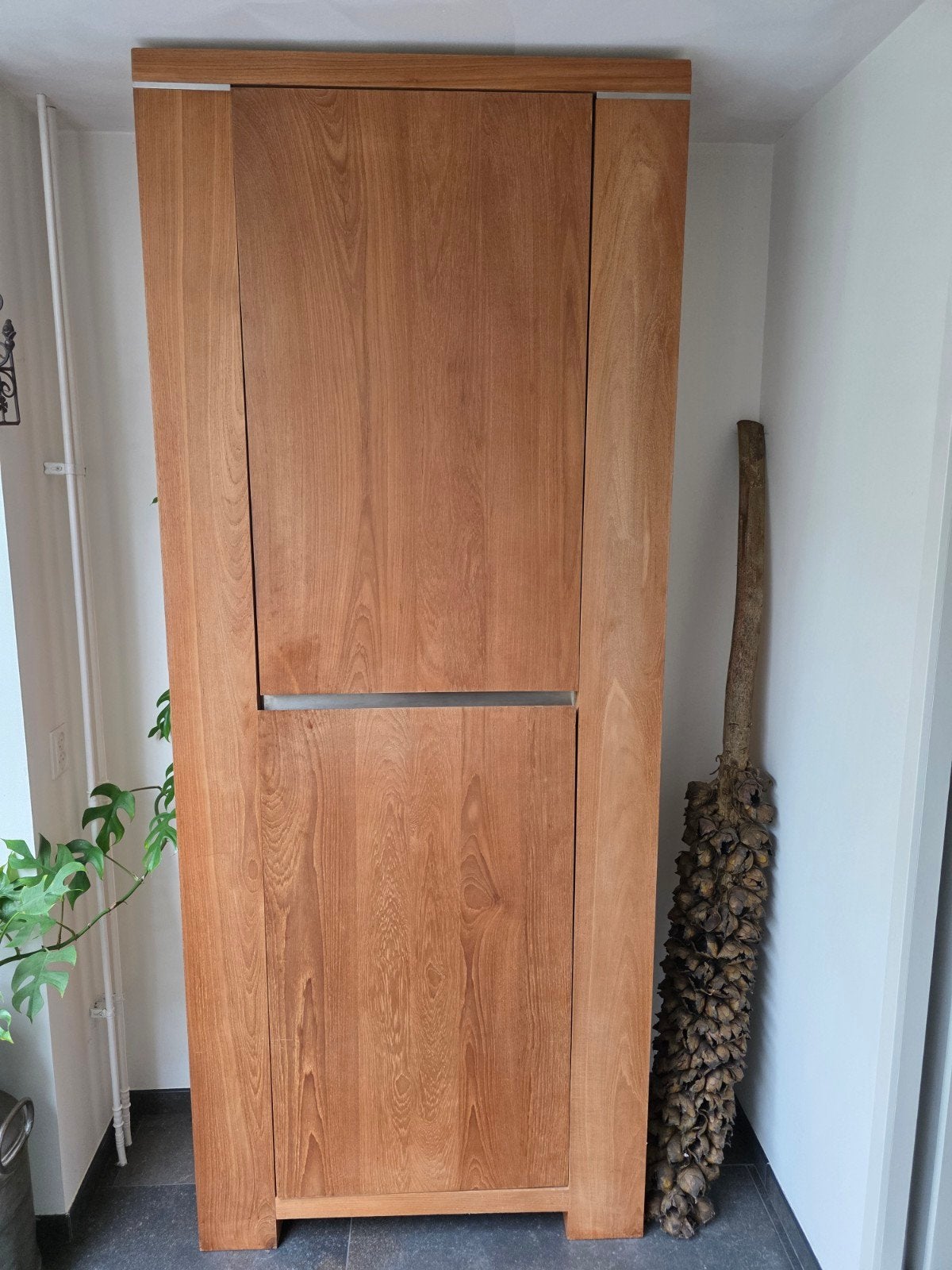 Massief houten kast met veel opbergruimte, Huis en Inrichting, Kasten | Kledingkasten, Ophalen, Met deur(en), 50 tot 100 cm, Zo goed als nieuw