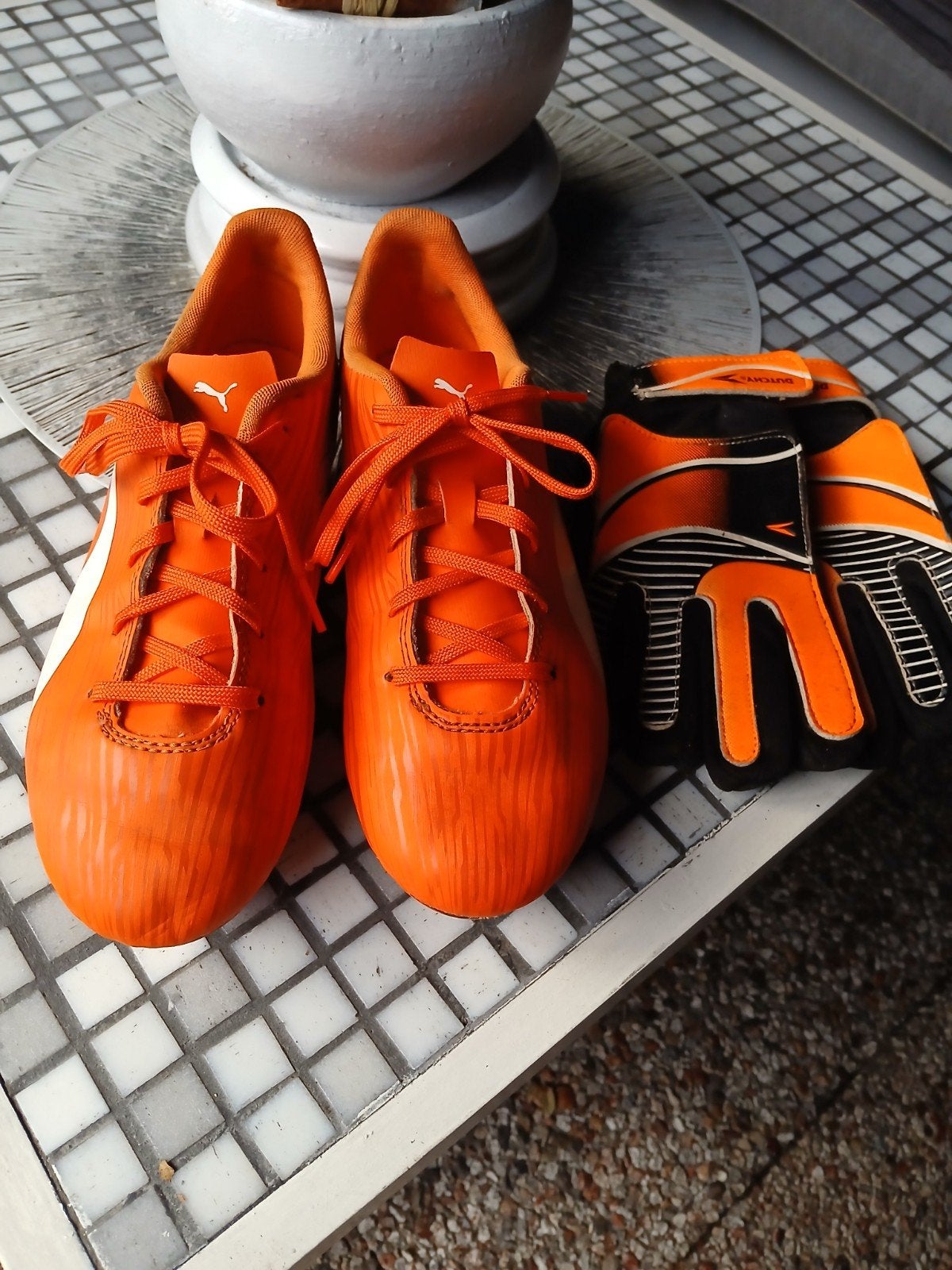 Puma voetbalschoenen (38,5) met voetbalhandschoenen (6), Sport en Fitness, Set, Gebruikt, Maat XS of kleiner, Ophalen of Verzenden