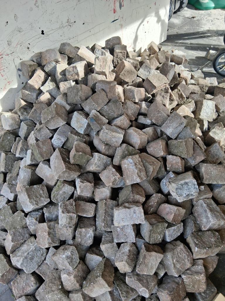 Portugees graniet (kinderkopjes) 7m2, Tuin en Terras, Ophalen, Grijs, Graniet, Overige typen
