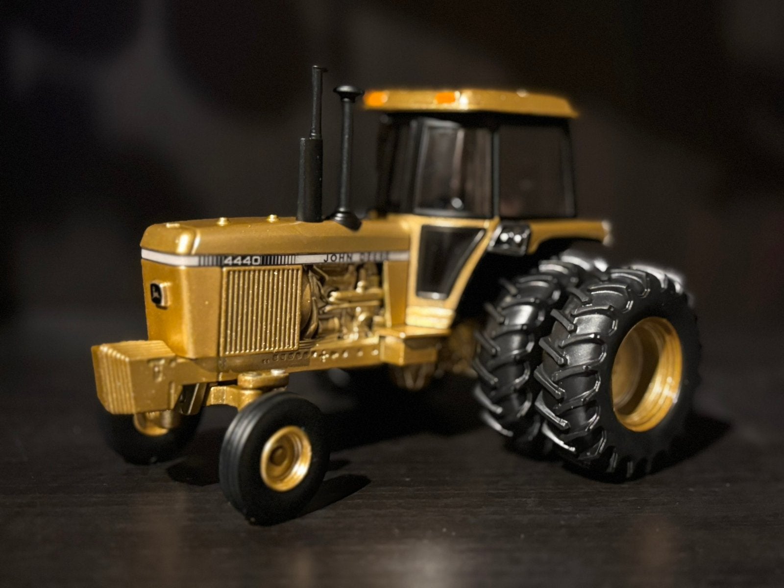 Britains John Deere 4440 Gold 1:32, Hobby en Vrije tijd, Modelauto's | 1:32, Ophalen of Verzenden, Zo goed als nieuw, Auto, Overige merken