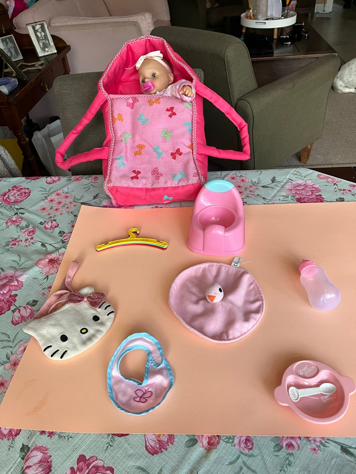 Babypop met reiswieg en accessoires, Ophalen of Verzenden, Gebruikt, Babypop