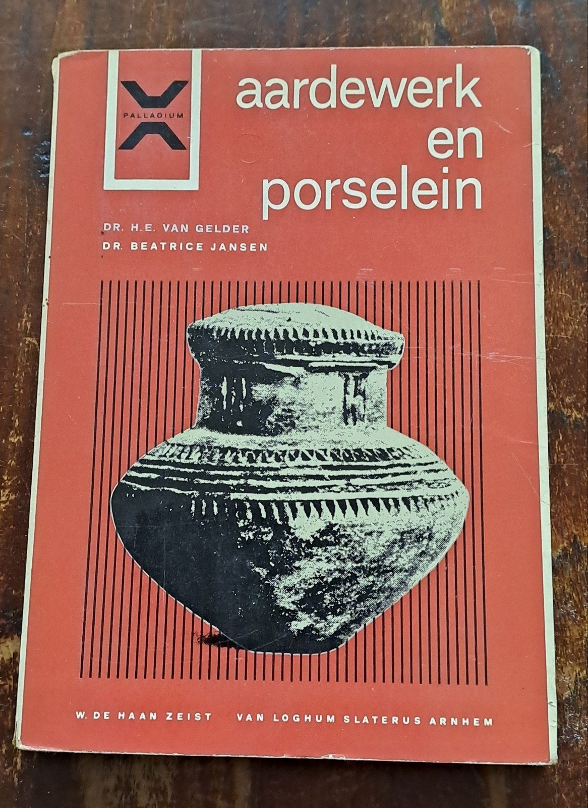 Aardewerk en Porselein - Archeologie Boek, Ophalen of Verzenden, 20e eeuw of later, Gelezen, Dr. H.E. van Gelder, Dr. Beatrice Jansen
