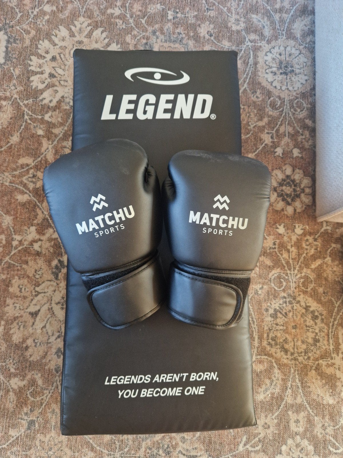 Bokshandschoenen en stootkussen set - Matchu Sports & Legend, Ophalen of Verzenden, Zo goed als nieuw, Bokshandschoenen
